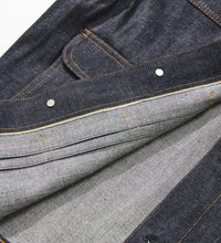 Carica l'immagine nel visualizzatore di Gallery, Giacca di jeans rigida