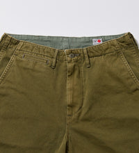 画像をギャラリービューアに読み込む, CHINO TROUSERS Khaki sulfur dyed
