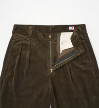 Load image into Gallery viewer, 2TUCK TROUSERS Olive
